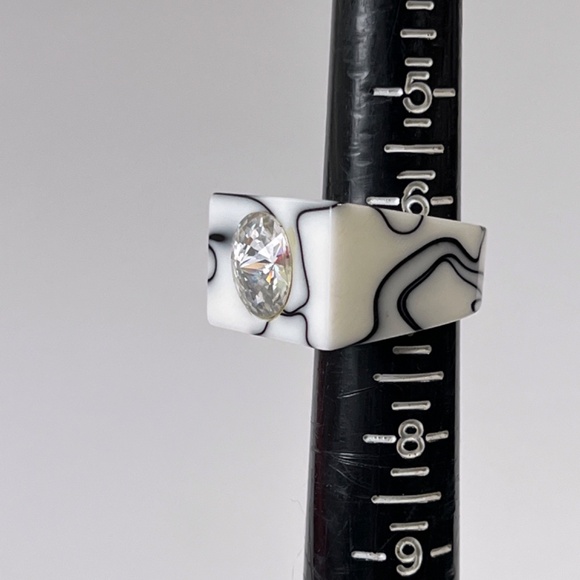 Vintage Lucite Ring Chunky White Black Marble Swirl Statement w Rhinestone - Picture 4 of 11
